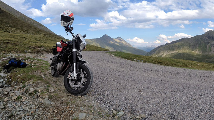 Auf dem Weg zur Hochalter Bergstation (~2300m, Kühtai, Tirol)