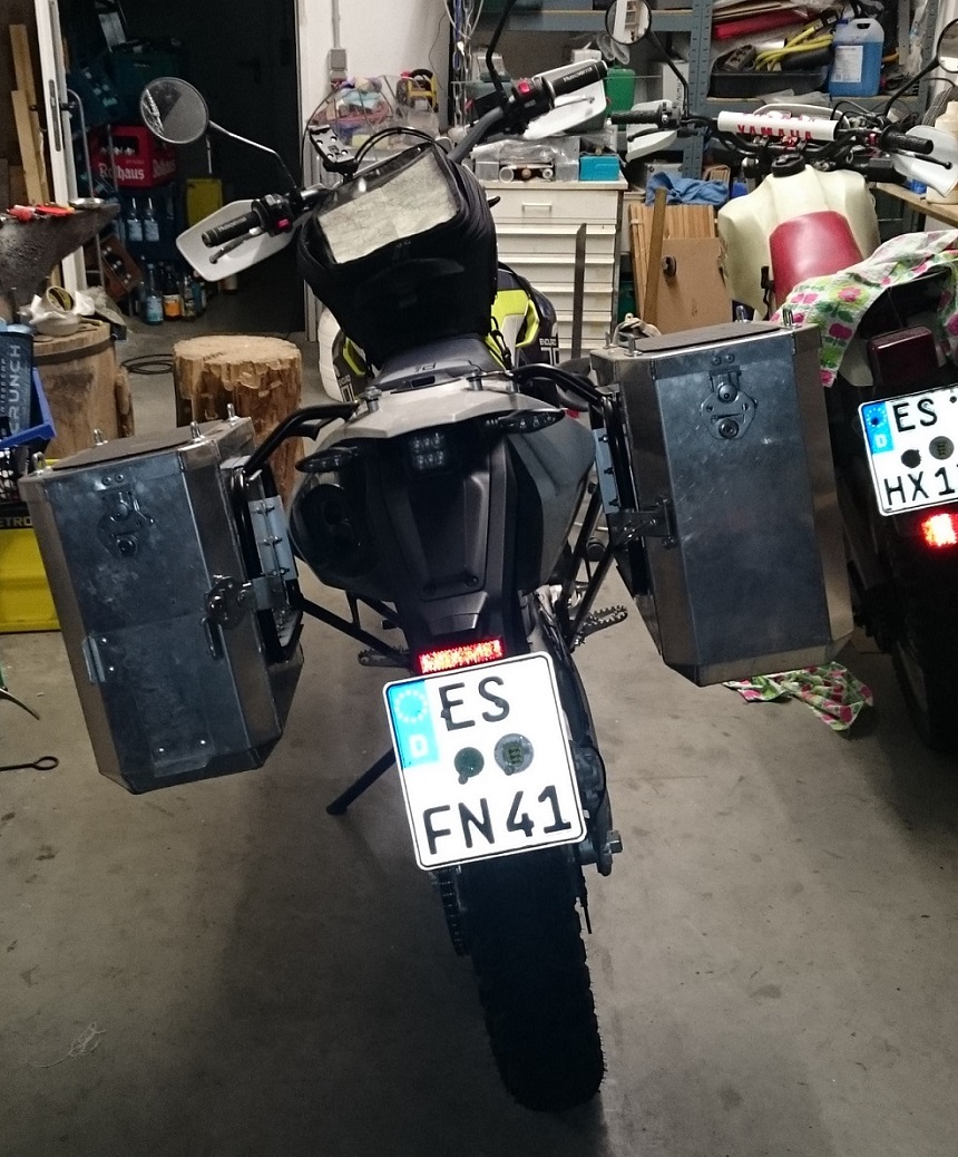 KTM-Träger 07 mit Koffern DSC_2374.jpg