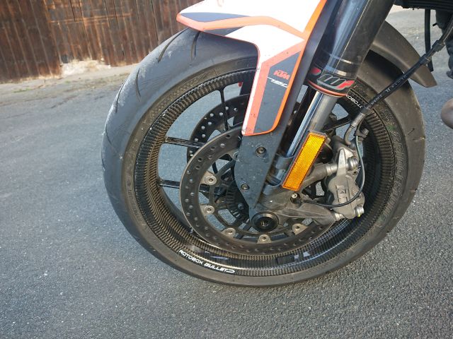 KTM 790 Duke vorne links.jpg