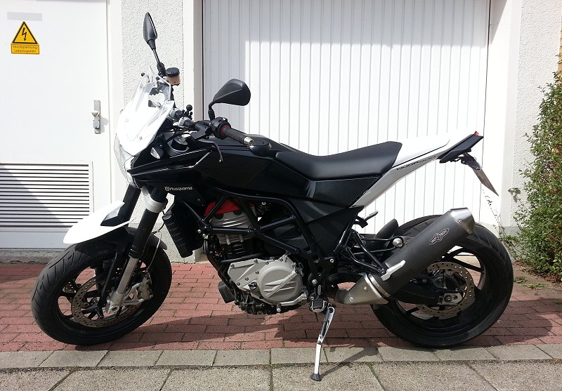NUDA im knappen Sonntagskleidchen für die schnelle Runde ...