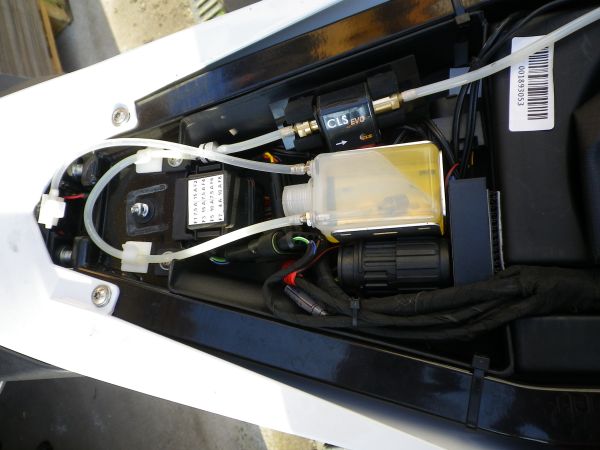 2.Heck mit Steuerung Pumpe und Tank.