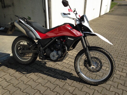 Noch schnell die Touratech Handguards montiert