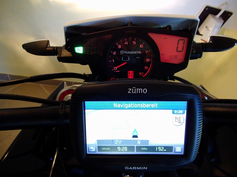 HUSKY 900R & Zümo 340.JPG