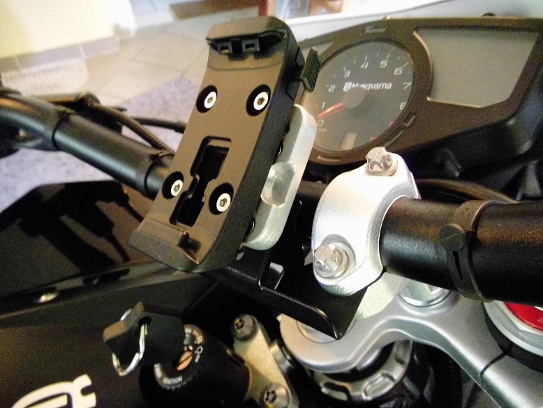 HUSKY 900R & Alu-Halter.JPG