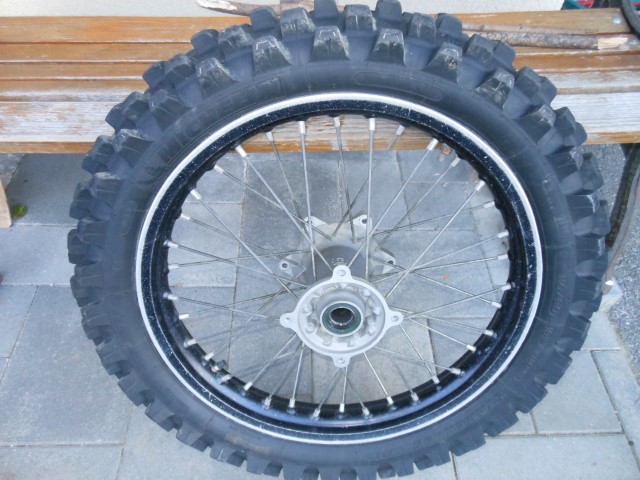 Husqvarna Felge hinten schwarz (1) (Small).JPG