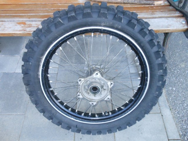Husqvarna Felge hinten schwarz (2) (Small).JPG