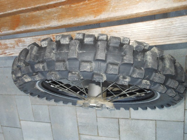 Husqvarna Felge hinten schwarz (3) (Small).JPG