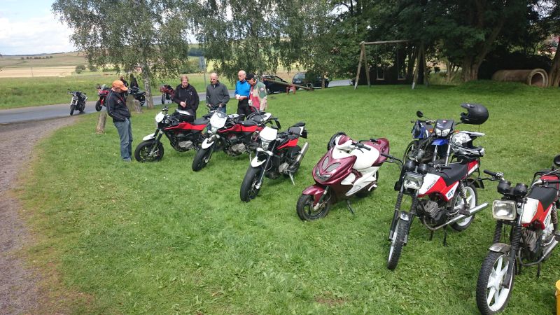 Italo Treffen in Marburg.  Und wo stehen sie alle....um die Nudas...