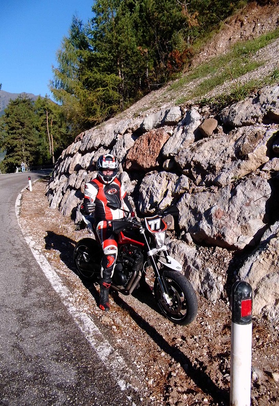 Pässe rocken Lago di Guistina.JPG